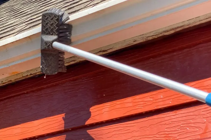 clean-outside-gutters-scrubbing-1.jpg